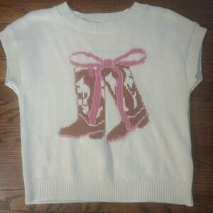 Blu Pepper White Sweater with Pink and Brown Boots Graphic